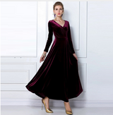 Edelmira | Glamouröses Damenkleid mit Verdicktem V-Ausschnitt für Festliche Anlässe – Rotwein