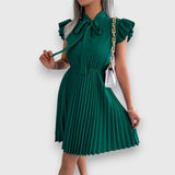 Nivara – Plissiertes Kleid mit femininer Note – Grün