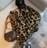 Alondra – Stylische Fleecejacke mit Leopardenmuster – Khaki
