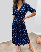 Bellamy - V-Ausschnitt Kleid mit Pünktchen – Blau (Fast ausverkauft)