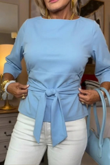 Shaniera – Stilvolles Oberteil Mit Bindegürtel – Hell Blau