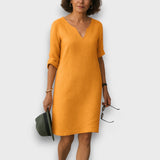 Lisette – Schlichtes Kleid mit V-Ausschnitt – Gold