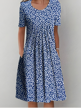 Amelia - Plissiertes Softtouch-Kleid – Blau (Weiße Blume)