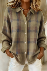 Anna – Weiche Strickjacke mit Karomuster – Braun