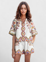 Zwei Stück Boho-Blumen-Set – Hemdkleid und Shorts in passenden Designs – Weiß