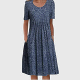 Relina - Figurformendes Rüschenkleid – Blaue Punkte