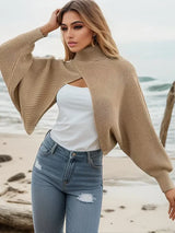 Stylischer rollkragenpullover mit offenem rücken – Khaki