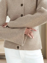 AMBER - WARME WINTERSTRICKJACKE MIT ENGLISCHER ELEGANZ FÜR DAMEN – Taupe