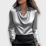 Melvine – Satiniert glänzende Bluse mit Drapierung – Grau