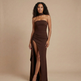 Amy - Strapless Raffung Bodycon Maxikleid mit hohem Schlitz – Braun