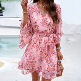 Frau Blumen V-Ausschnitt Glockenärmel Kleid | Mini – Rosa