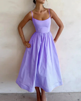 Serena - Langes Trägerkleid mit ausgestelltem Schnitt – Lila