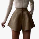 Falten Shorts mit weitem Schnitt - Damen Sommer Chic – Hellbraun