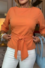 Shaniera – Stilvolles Oberteil Mit Bindegürtel – Orange