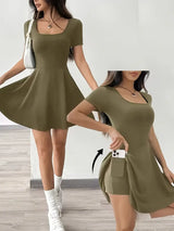Gudrun – Schickes Skaterkleid mit integrierten Shorts und Tasche – Oliv