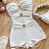 Damen Baddräkt Retro Bandeau Leopardenmuster mit Ausschnitten und Dekorativen Schnallen – Perfekt für Strand und Pool – Weiß