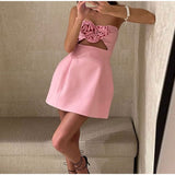 Rana - Trägerloses Minikleid mit Ausschnitt in Pastellrosa – Rosa