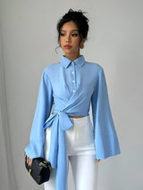 Nastasia | Trendiges Crop-Top mit Schleife und Glockenärmeln – Hellblau