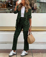 Helena | Kleid und Hosenset mit Leopardenmuster – Grün