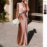 Isabella - Langes Satinkleid mit Wickelschnitt und elegantem Glanz – Rosa