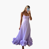 Elegantes fließendes Kleid für Frauen - mit Rüschen am Saum – Lila