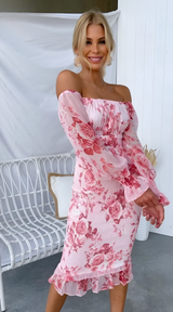 Florales schulterfreies Midikleid mit gesmokter Taille für Frauen - Thalirea – Rosa