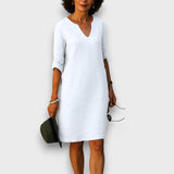 Lisette – Schlichtes Kleid mit V-Ausschnitt – Weiß