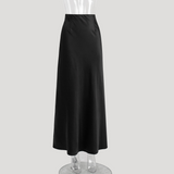Andrina - Langer Rock aus Satin mit Fishtail-Schnitt – Schwarz
