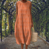 Aikaterini | Elegantes ärmelloses Baumwollkleid mit praktischen Taschen – Orange