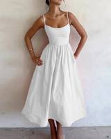 Serena - Langes Trägerkleid mit ausgestelltem Schnitt – Weiß
