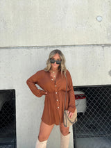 Elsie - Geknöpfter Mini-Jumpsuit mit urbanem Stil und Coolness – Rost