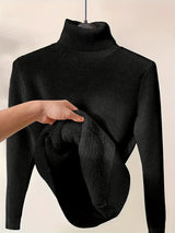 Amora - Gefütterter Pullover mit Rollkragen – Schwarz