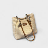 Malva – Weiche Schultertasche aus Velours – Beige
