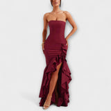 Zuri - Asymmetrisches Off-Shoulder Maxi-Kleid in Slim Fit – Burgunder