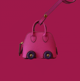 Luxuriöser Mini-Handtaschenanhänger aus veganem Leder – Modisches Accessoire – Magenta