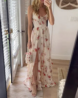 Flaura – Maxikleid mit floralem Rüschenschlitz – Weiß