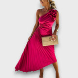 Lunelle – Asymmetrisches Kleid mit Rosendetail – Rosa
