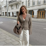 Elma | Klassische gestrickte Damenstrickjacke – Beige