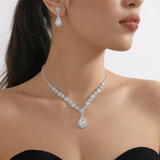 Sariyn – Elegantes Schmuck-Set in Tropfenform – Silber