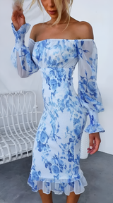 Florales schulterfreies Midikleid mit gesmokter Taille für Frauen - Thalirea – Blau