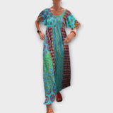 Melania - Lebhaftes Boho-Kleid im trendigen Stil – Blau