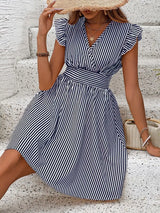 Elunica – Minikleid mit gestreiften Flügelärmeln – Marineblau
