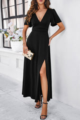 Monika - Einfarbiges elegantes Kleid mit V-Ausschnitt – Schwarz