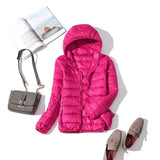 Leichte daunenjacke mit reibverschluss und taschen - dina – Rosa