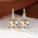 Goldene Ohrringe mit mystischem Steinkreis – Diamant