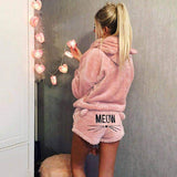Damen nan kuscheliges zweiteiliges Lounge-Set mit Kapuzenpullover und Shorts mit MEOW-Stickerei Drune – Hellrosa