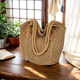 Handgefertigte Häkel-Tasche – Große Boho-Strandtasche mit Quaste – Kamel