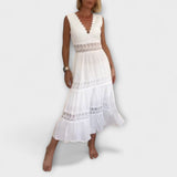 Aurélie - Elegantes Spitzenkleid mit V-Ausschnitt – Weiß