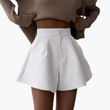 Falten Shorts mit weitem Schnitt - Damen Sommer Chic – Weiß