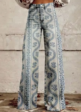 Anzhela - Weite Hose mit buntem Druck – Multicolor 9